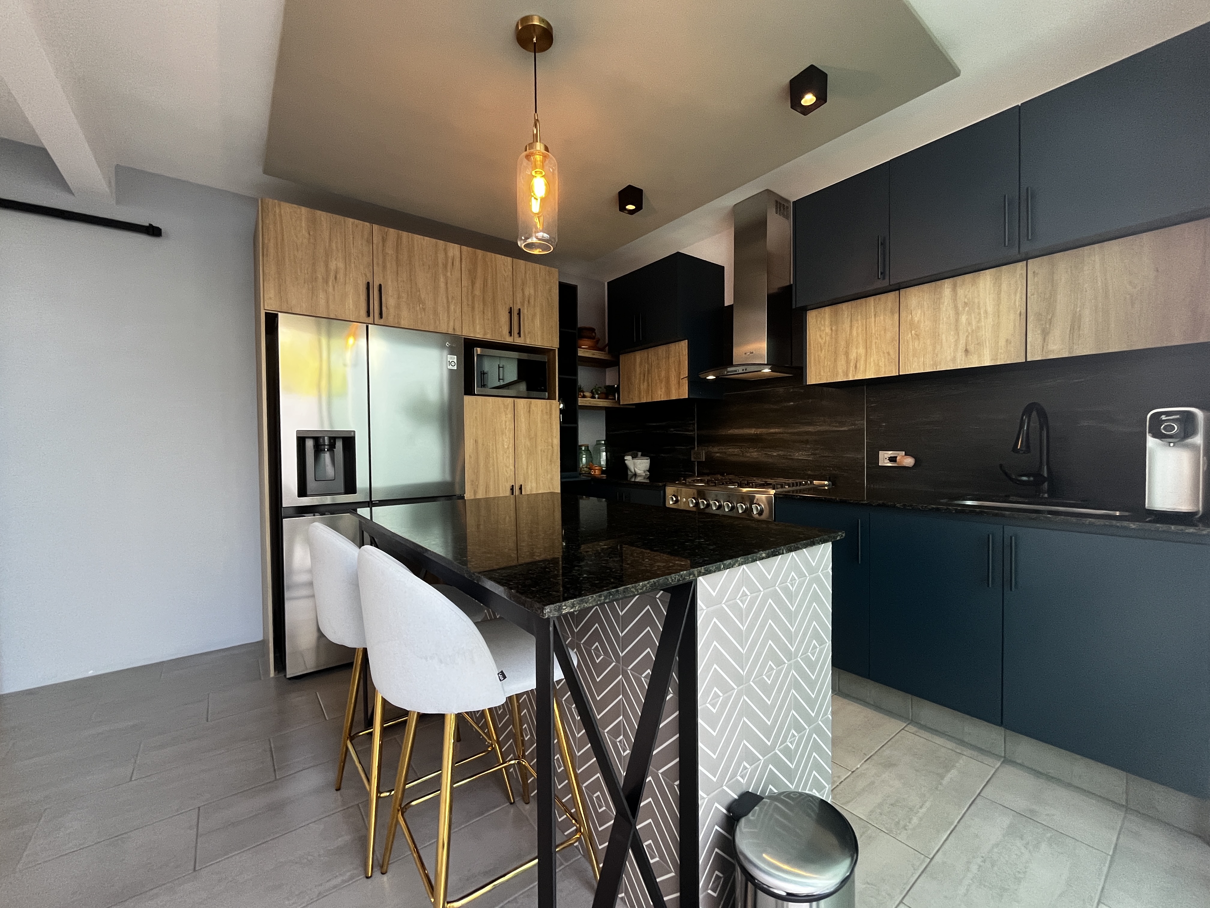 7437F285-07C0-44D4-B7E5-85589D9833DE