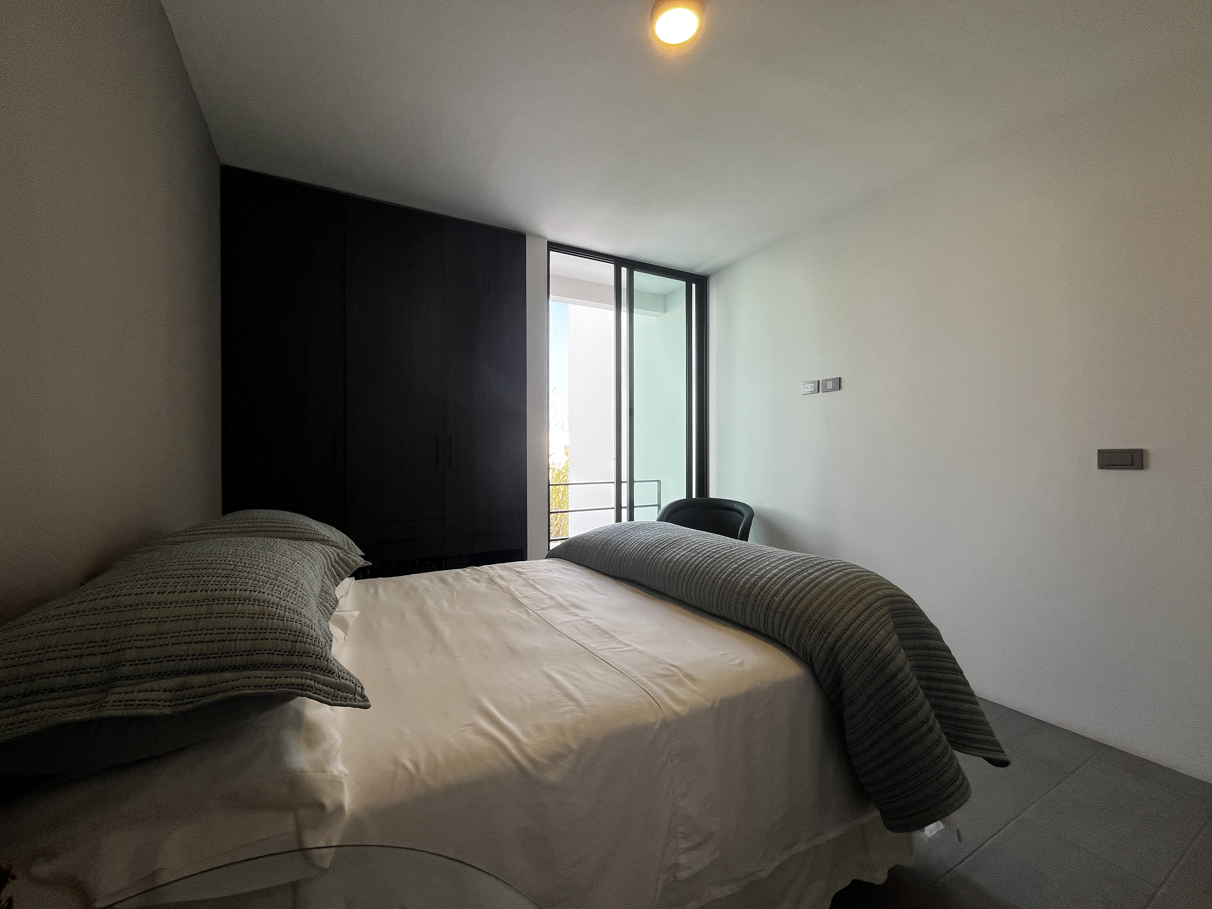 E267F909-7E76-4458-8513-C640BB43E878