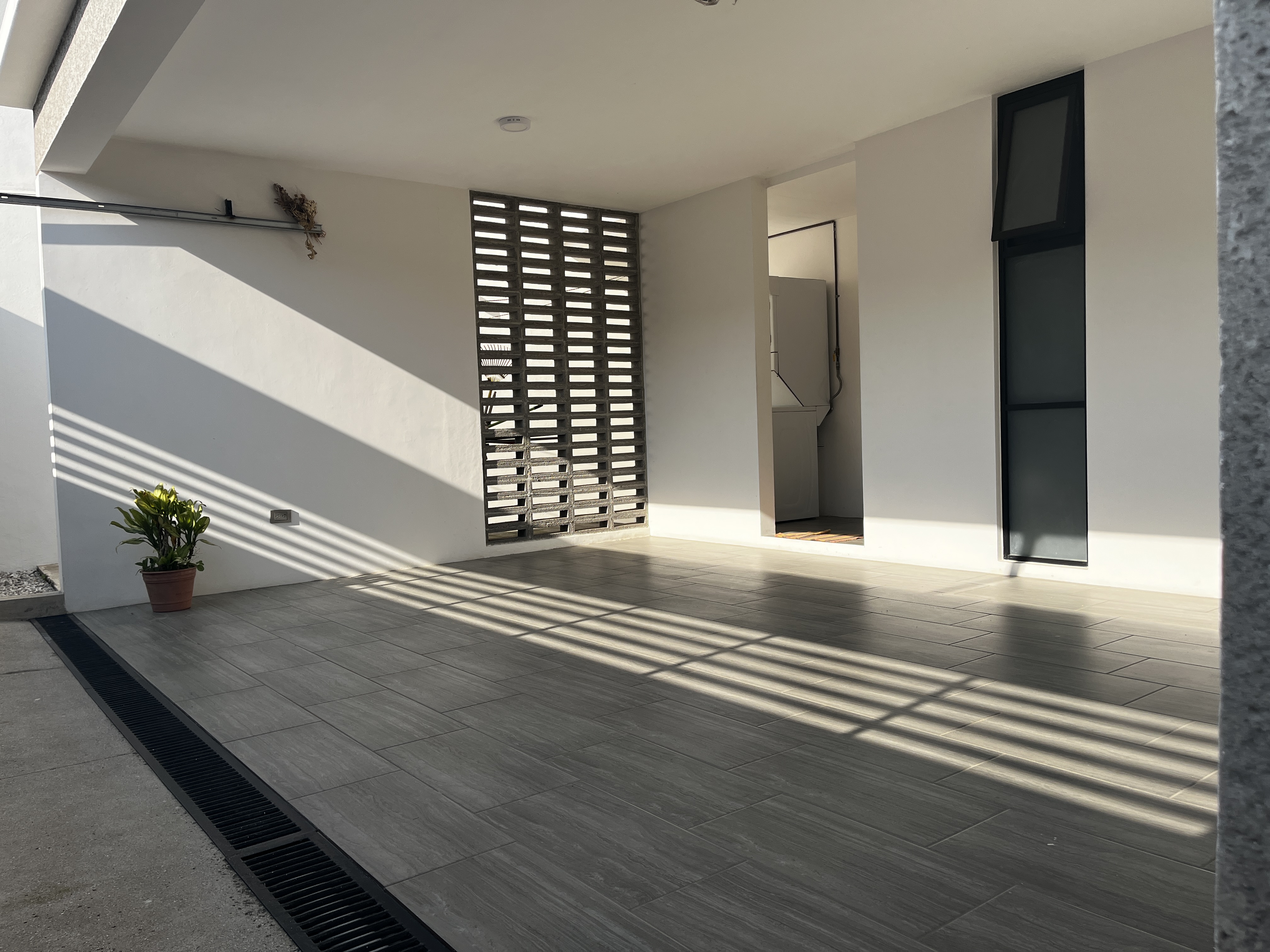 33108408-7742-4F86-A383-414CAE441A98